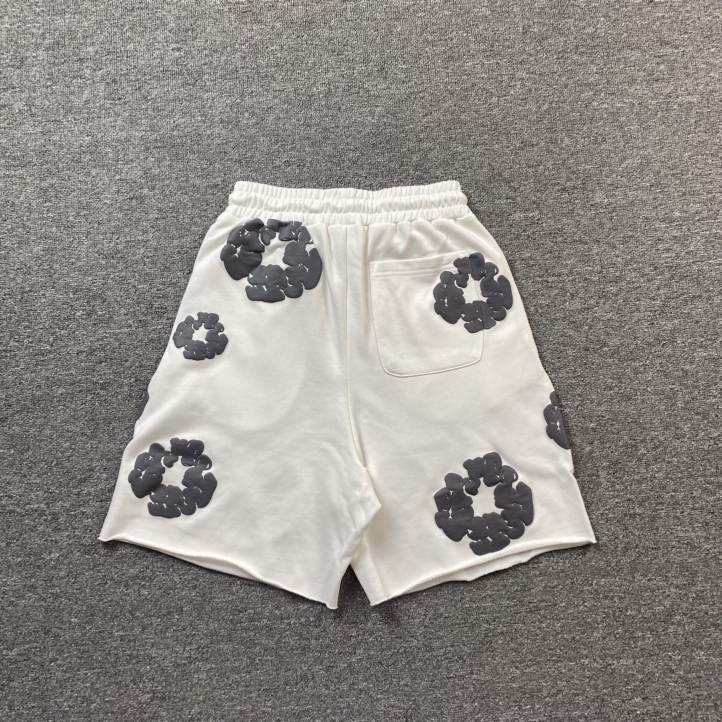 DENIM TEARS COTTON WREATH SHORTS WHITE - Phantom Kicks