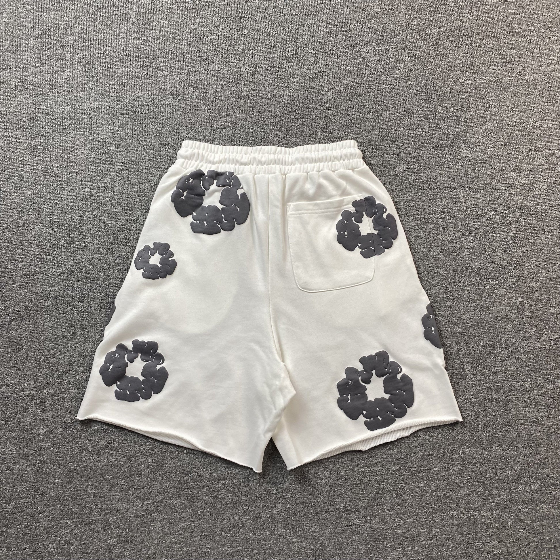DENIM TEARS COTTON WREATH SHORTS WHITE - Phantom Kicks