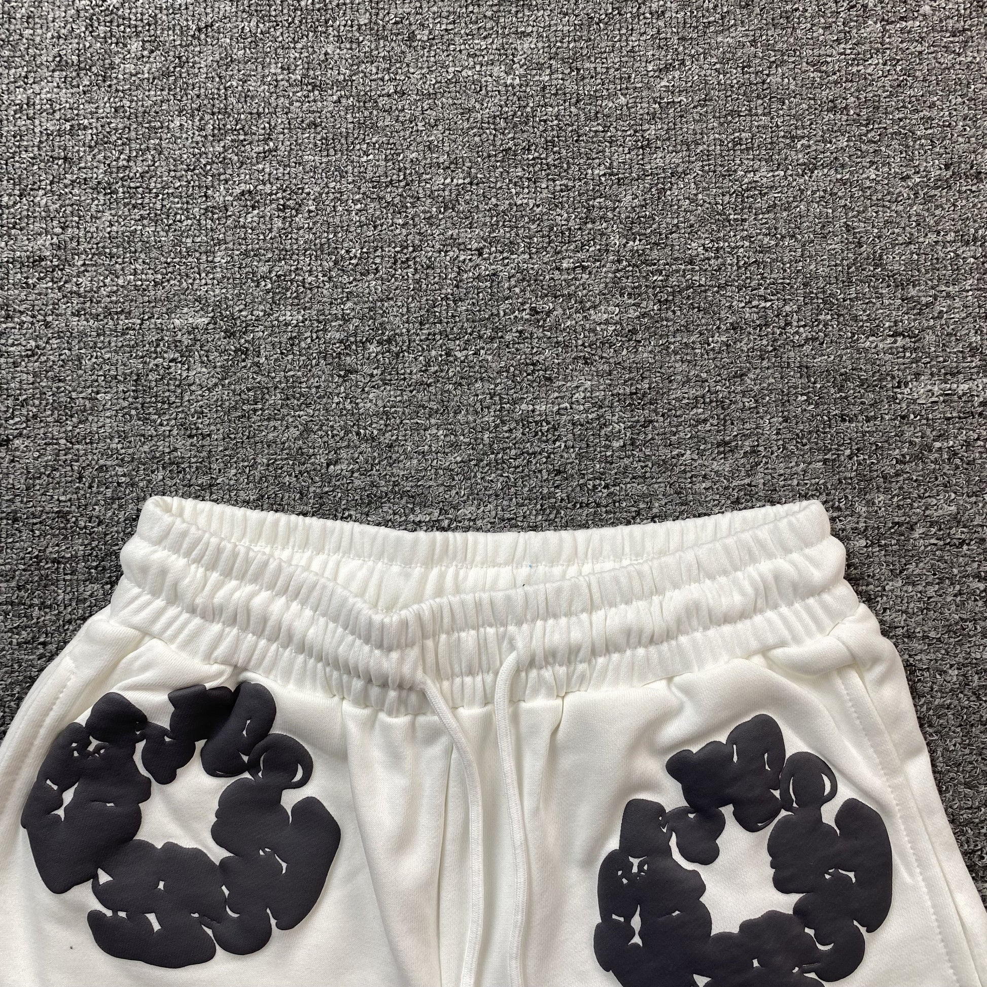 DENIM TEARS COTTON WREATH SHORTS WHITE - Phantom Kicks