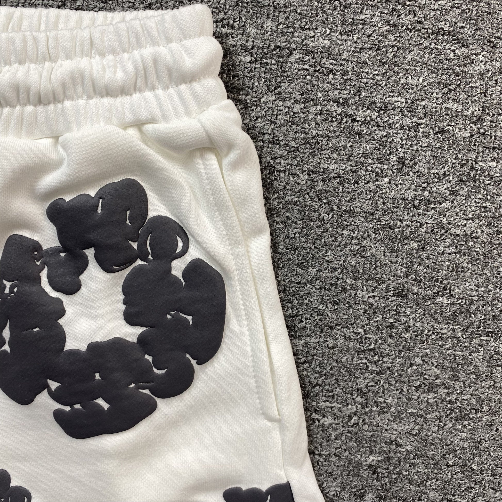 DENIM TEARS COTTON WREATH SHORTS WHITE - Phantom Kicks