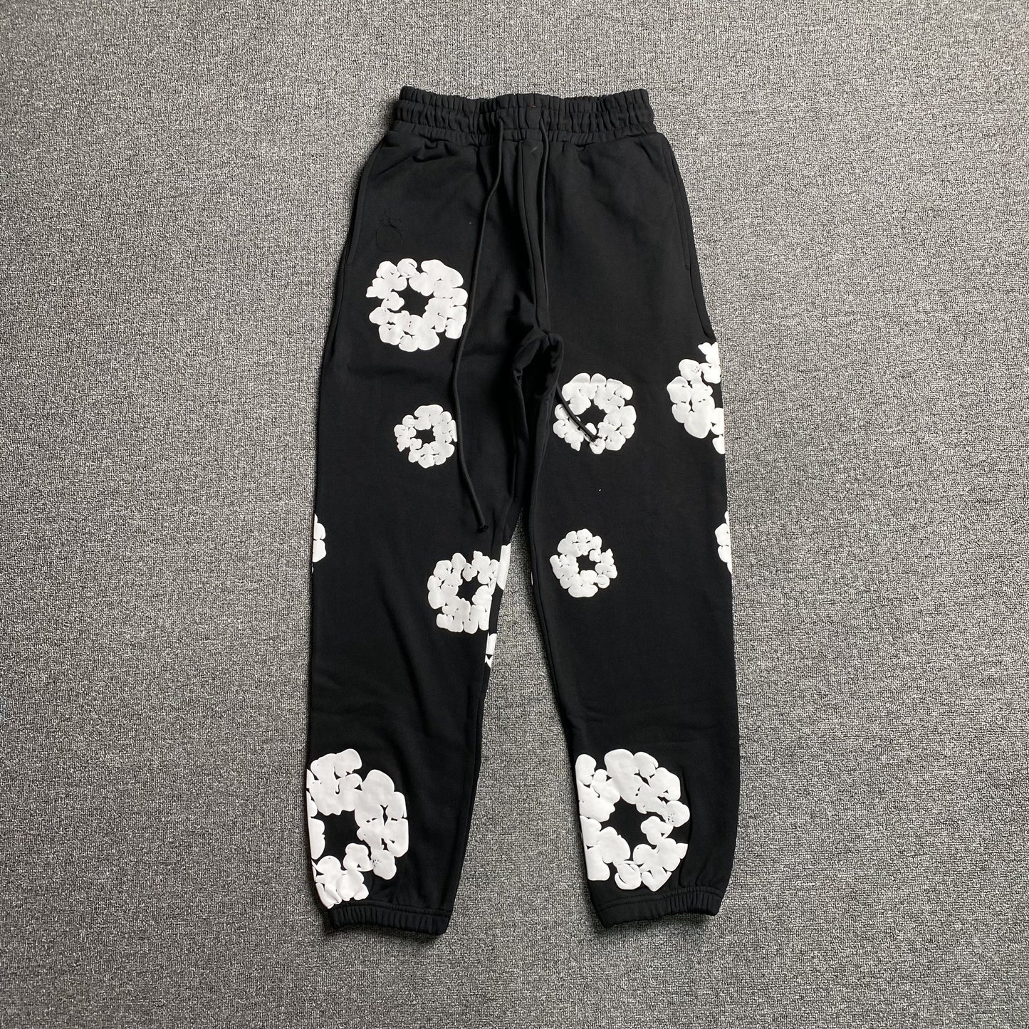 DENIM TEARS COTTON WREATH SWEATPANTS BLACK - Phantom Kicks