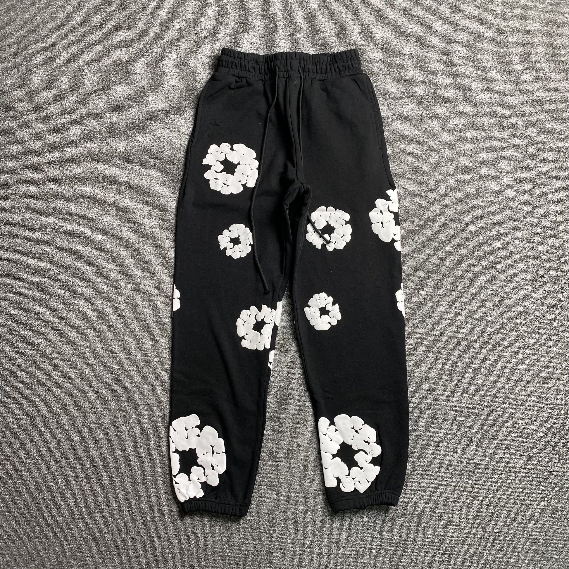 DENIM TEARS COTTON WREATH SWEATPANTS BLACK - Phantom Kicks