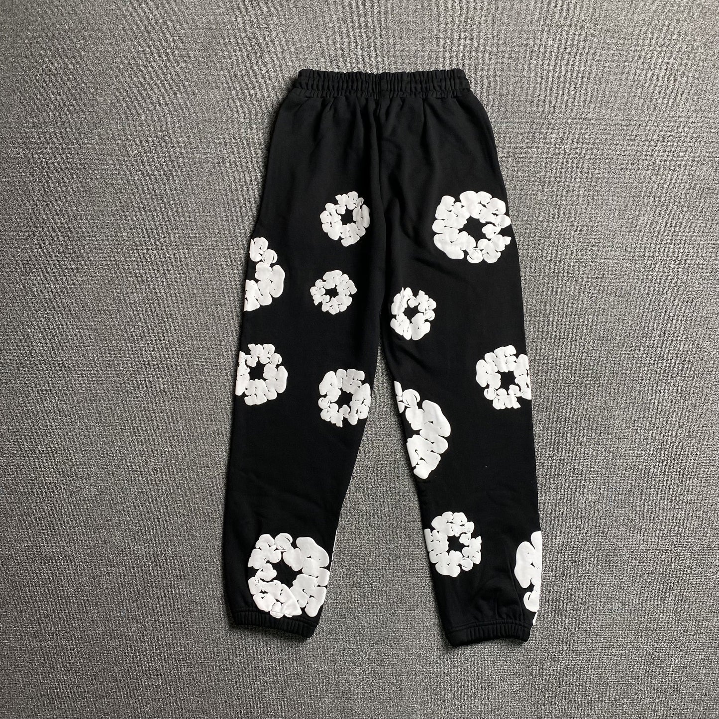 DENIM TEARS COTTON WREATH SWEATPANTS BLACK - Phantom Kicks
