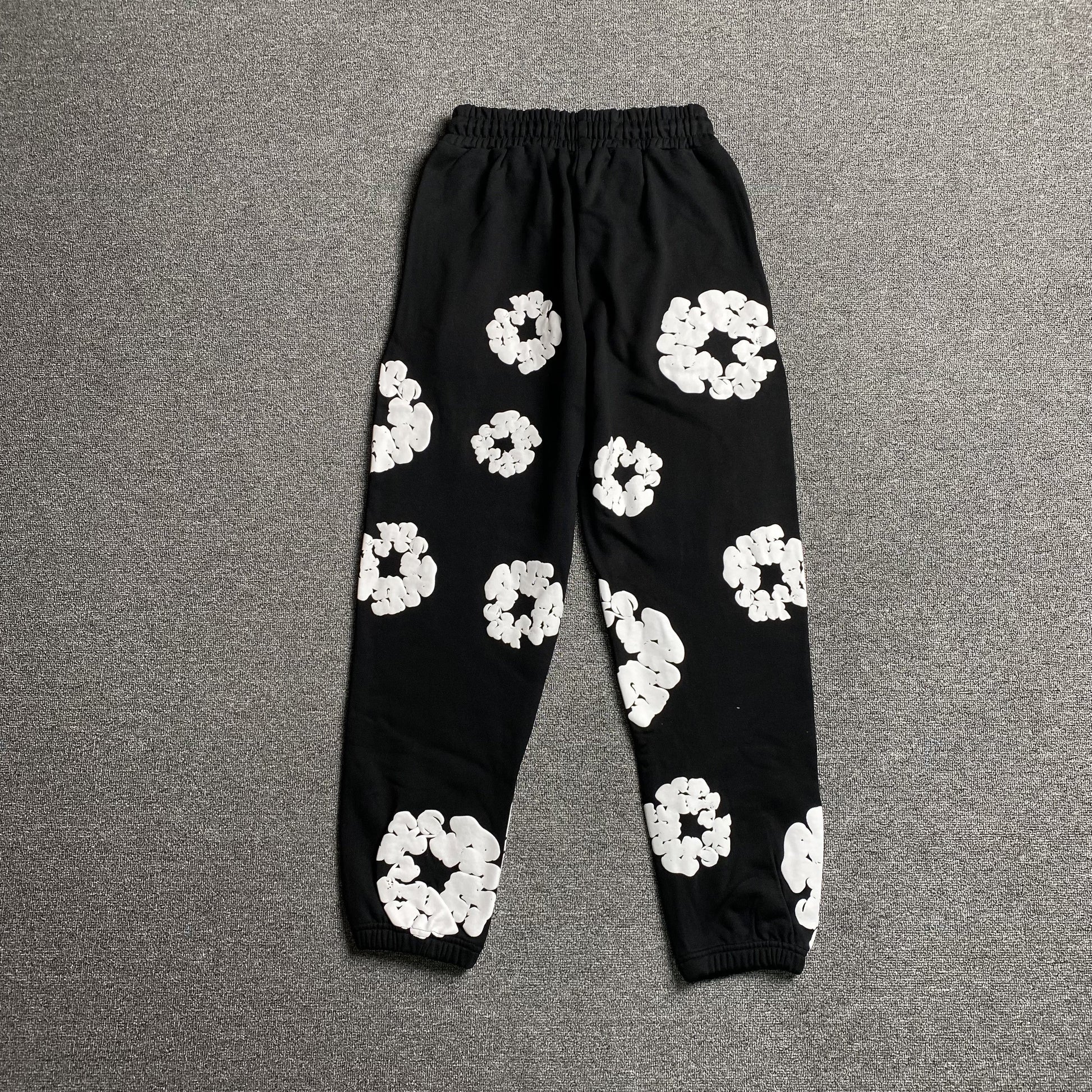 DENIM TEARS COTTON WREATH SWEATPANTS BLACK - Phantom Kicks