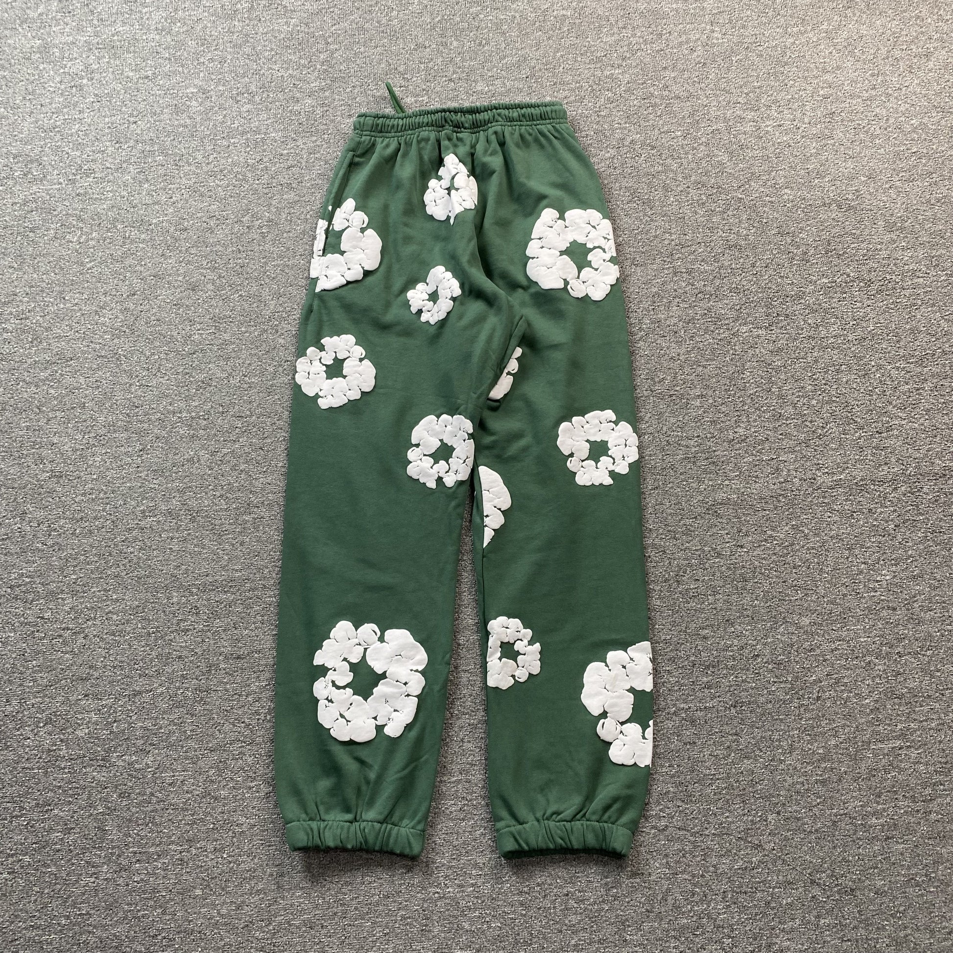DENIM TEARS COTTON WREATH SWEATPANTS GREEN - Phantom Kicks