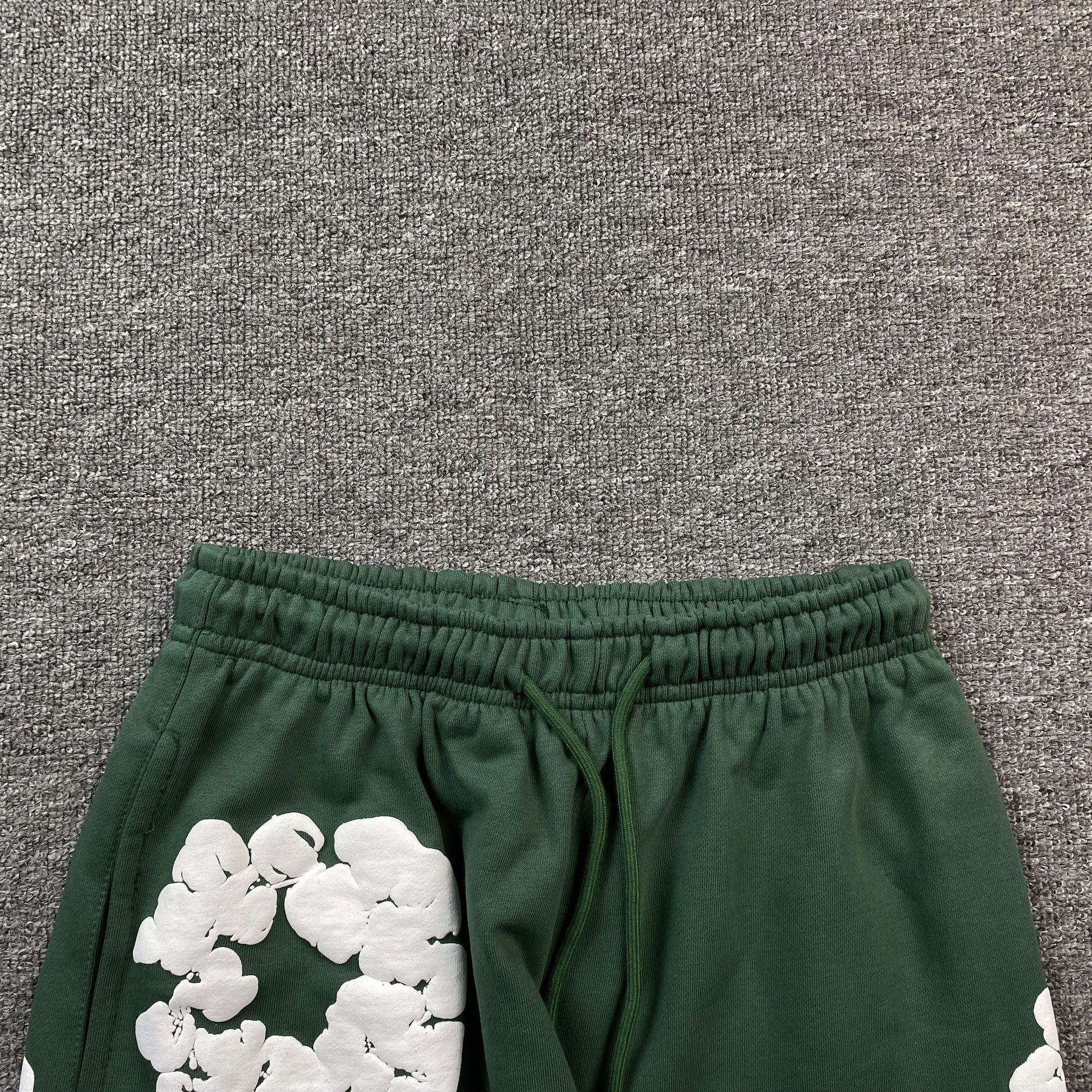 DENIM TEARS COTTON WREATH SWEATPANTS GREEN - Phantom Kicks