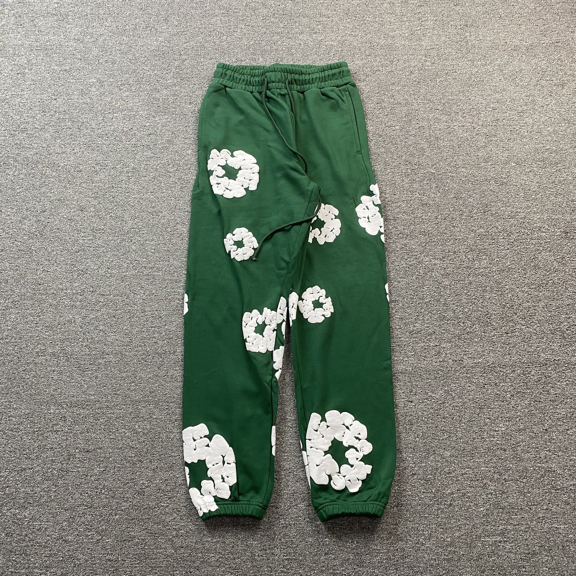 DENIM TEARS COTTON WREATH SWEATPANTS DARK GREEN - Phantom Kicks
