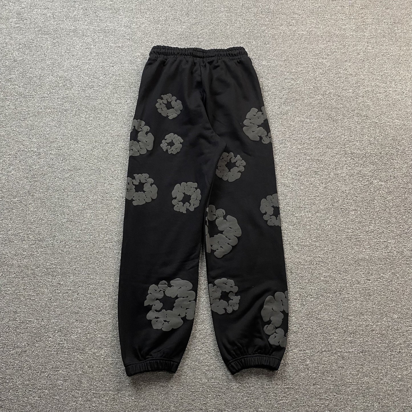 DENIM TEARS COTTON WREATH SWEATPANTS MONOCHROME BLACK - Phantom Kicks