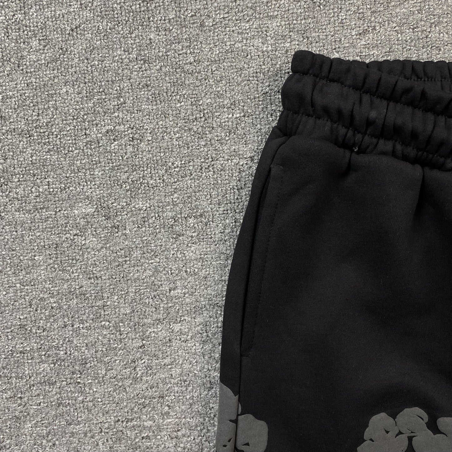 DENIM TEARS COTTON WREATH SWEATPANTS MONOCHROME BLACK - Phantom Kicks