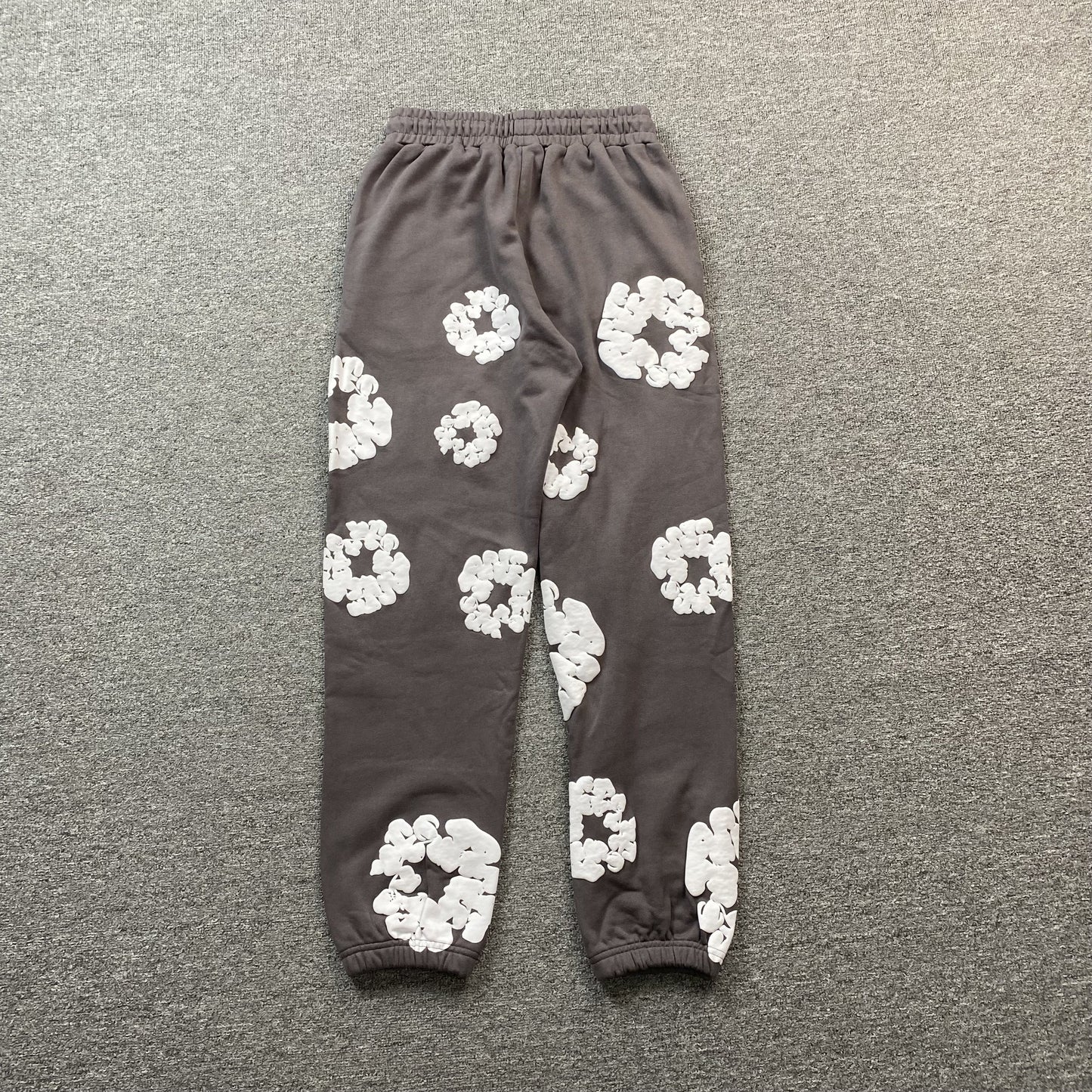 DENIM TEARS COTTON WREATH SWEATPANTS OLIVE - Phantom Kicks