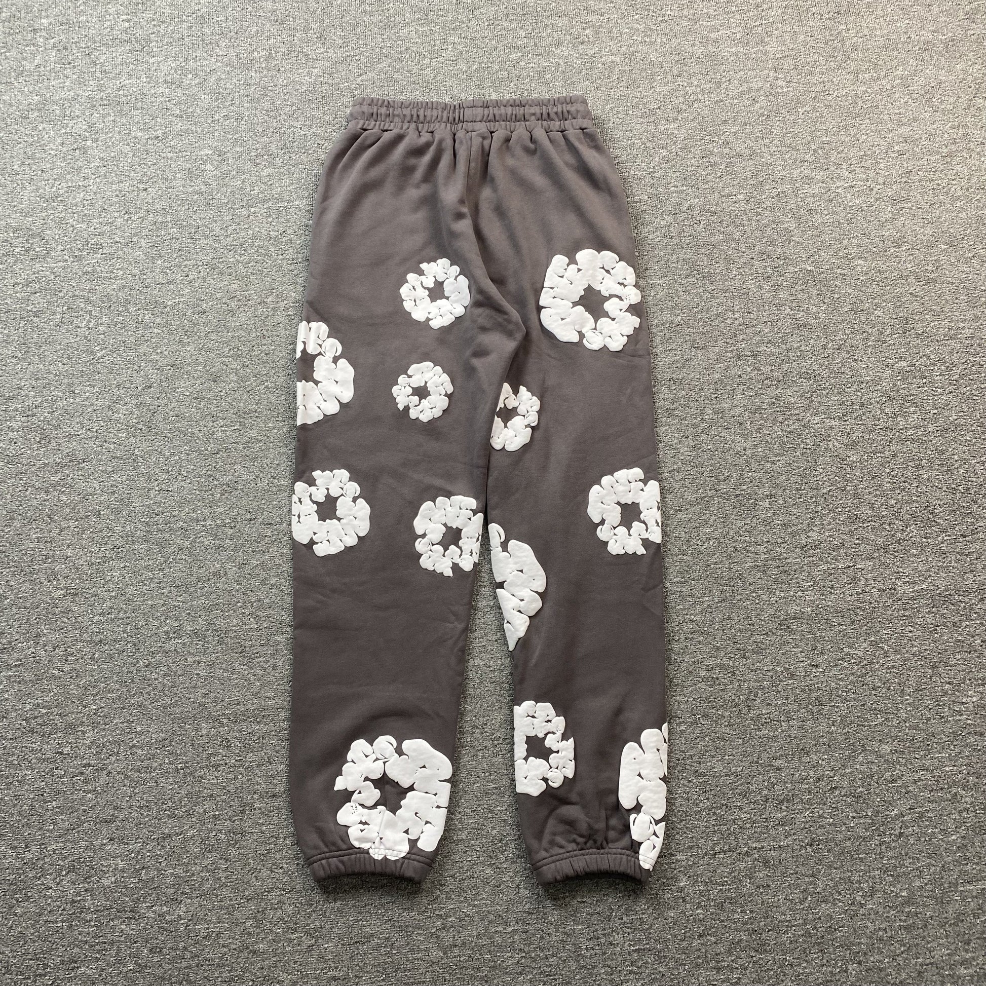DENIM TEARS COTTON WREATH SWEATPANTS OLIVE - Phantom Kicks
