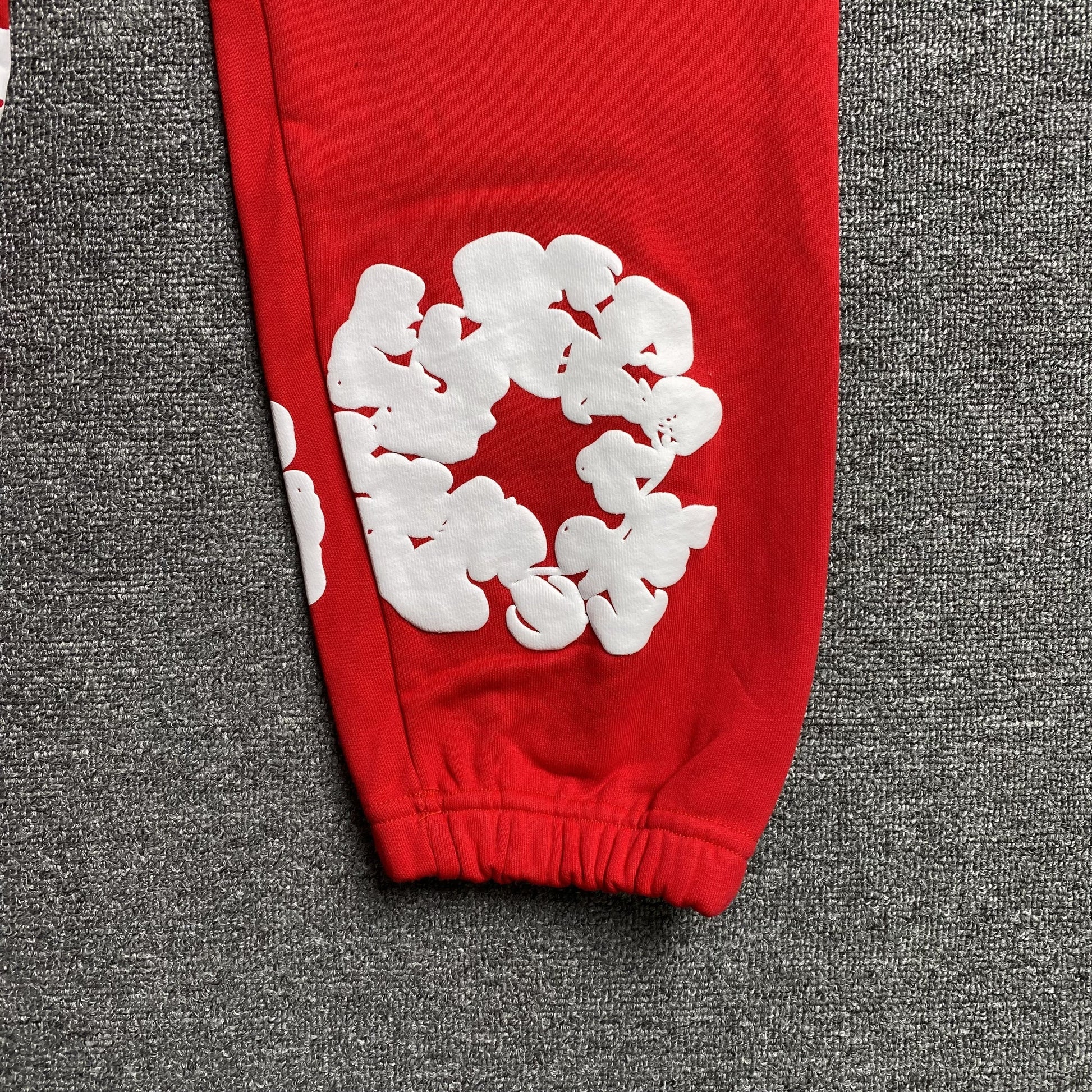 DENIM TEARS COTTON WREATH SWEATPANTS RED - Phantom Kicks