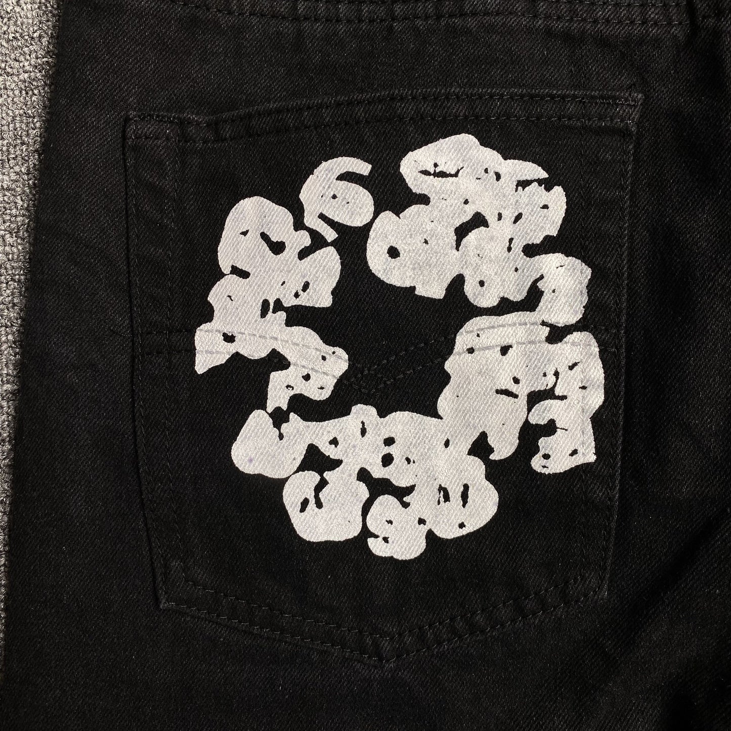 DENIM TEARS x LEVI'S COTTON WREATH JEANS BLACK - Phantom Kicks