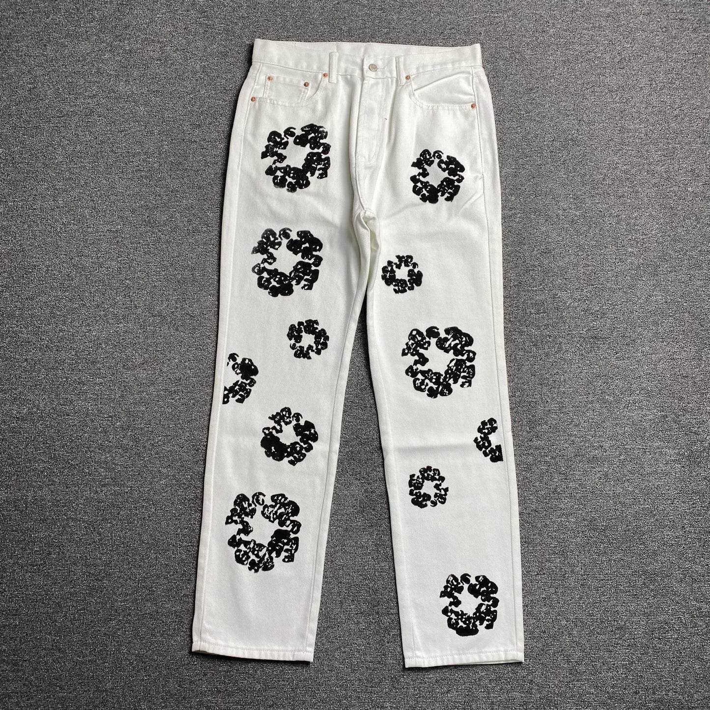 DENIM TEARS x LEVI'S COTTON WREATH JEANS WHITE - Phantom Kicks