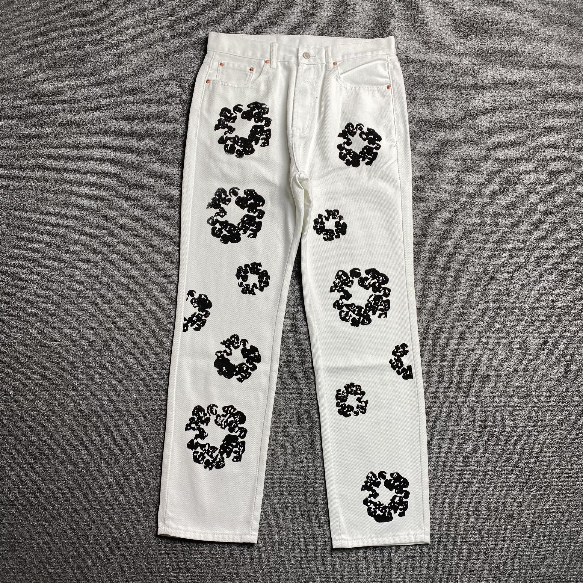 DENIM TEARS x LEVI'S COTTON WREATH JEANS WHITE - Phantom Kicks