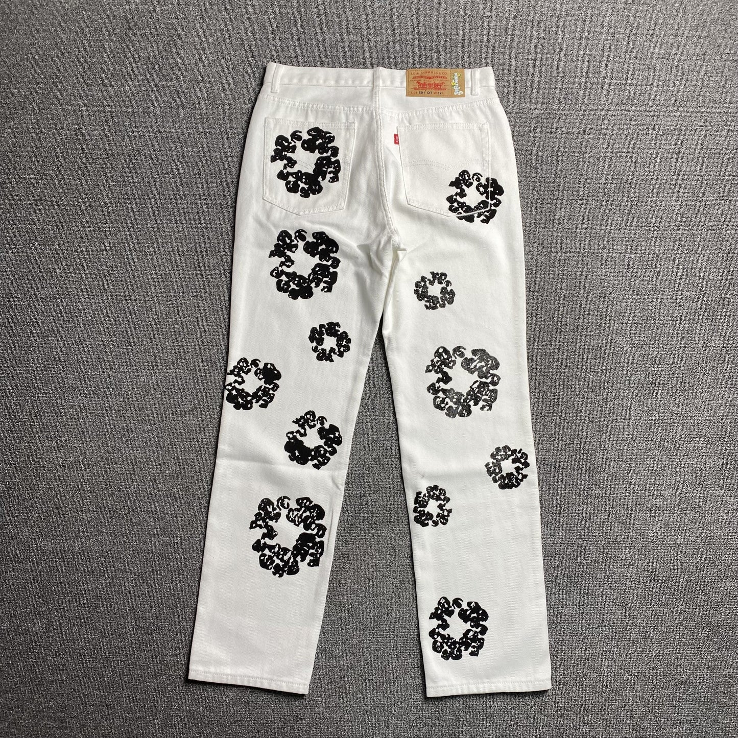 DENIM TEARS x LEVI'S COTTON WREATH JEANS WHITE - Phantom Kicks