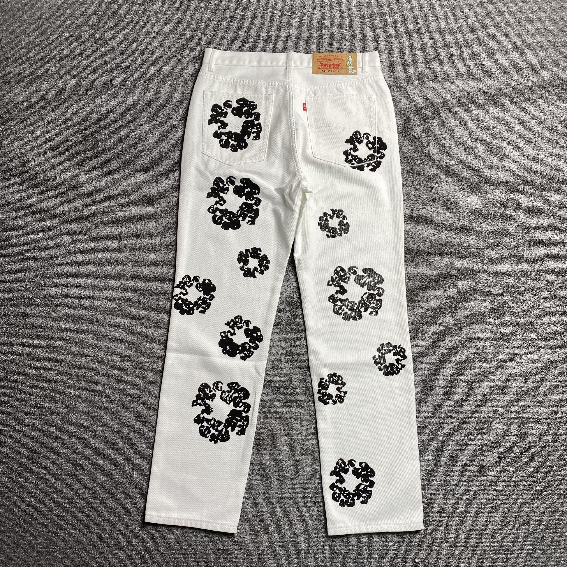 DENIM TEARS x LEVI'S COTTON WREATH JEANS WHITE - Phantom Kicks
