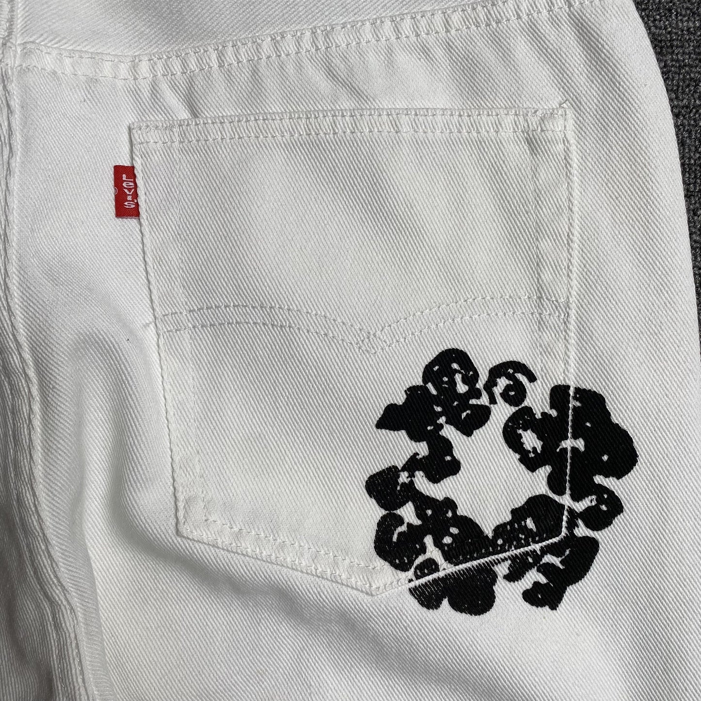 DENIM TEARS x LEVI'S COTTON WREATH JEANS WHITE - Phantom Kicks