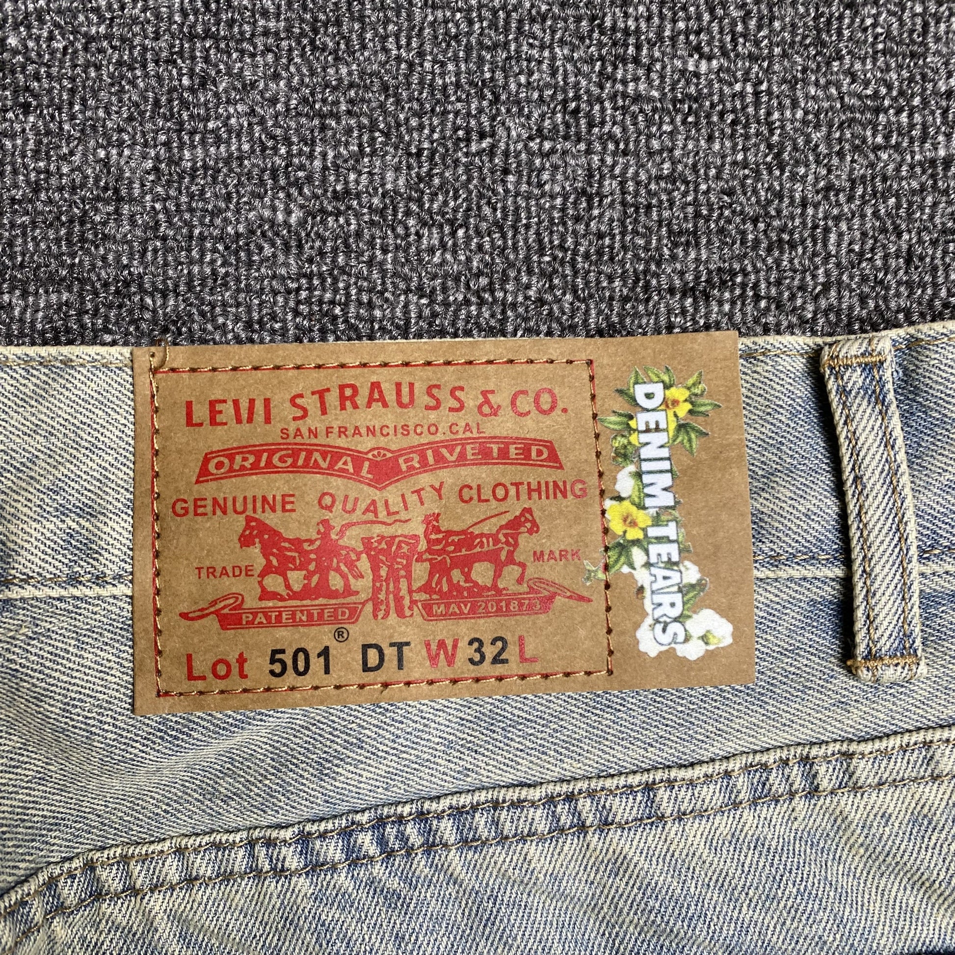 DENIM TEARS x LEVI'S DIRTY WASH WREATH JEANS LIGHT WASH - Phantom Kicks