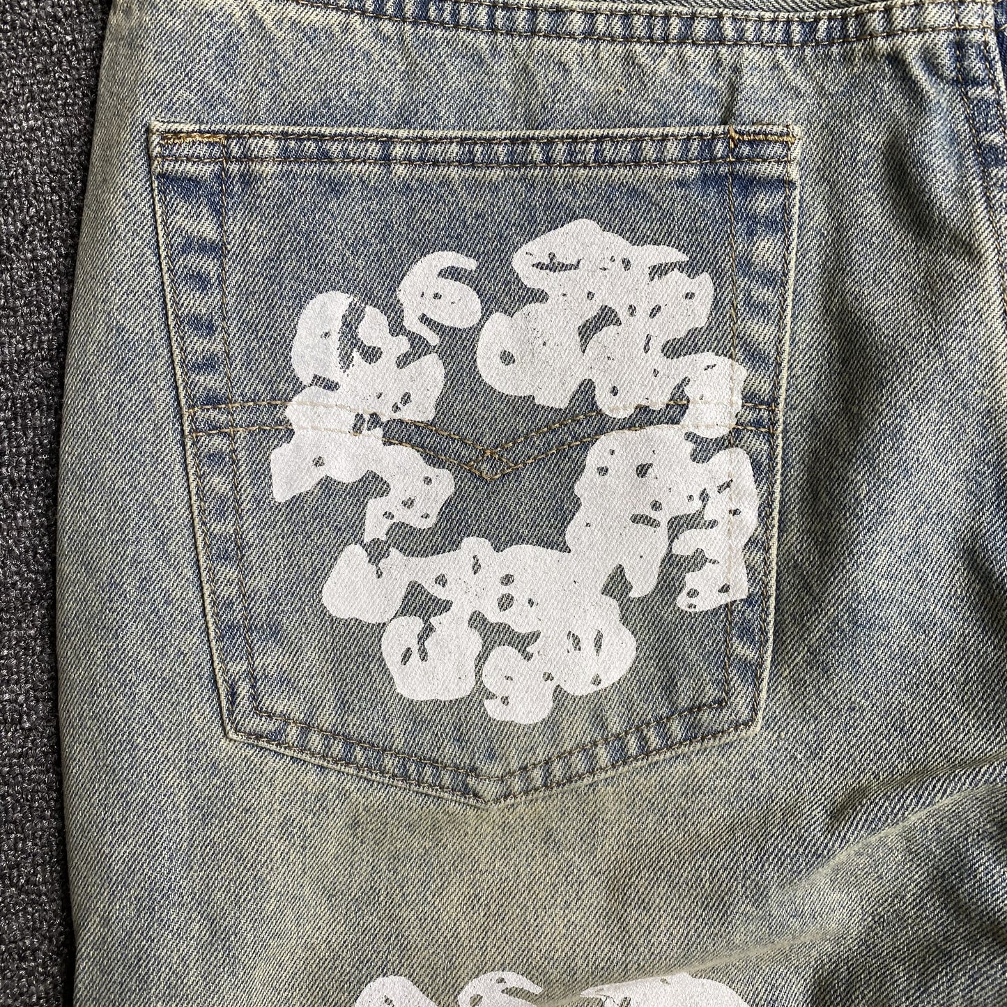 DENIM TEARS x LEVI'S DIRTY WASH WREATH JEANS LIGHT WASH - Phantom Kicks