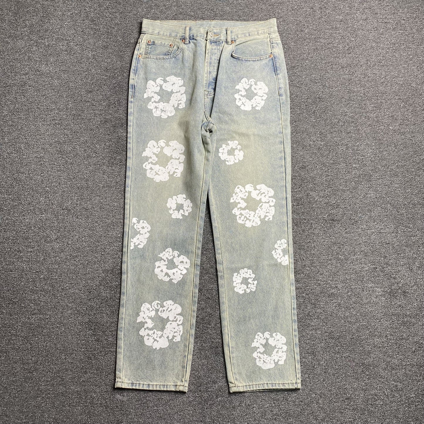 DENIM TEARS x LEVI'S DIRTY WASH WREATH JEANS LIGHT WASH - Phantom Kicks
