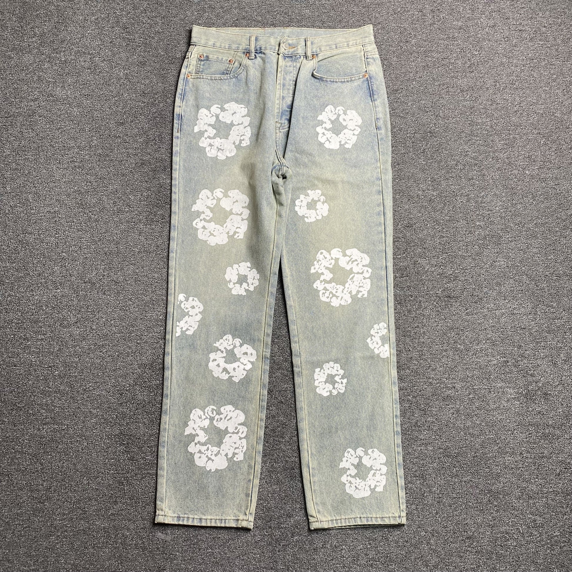 DENIM TEARS x LEVI'S DIRTY WASH WREATH JEANS LIGHT WASH - Phantom Kicks