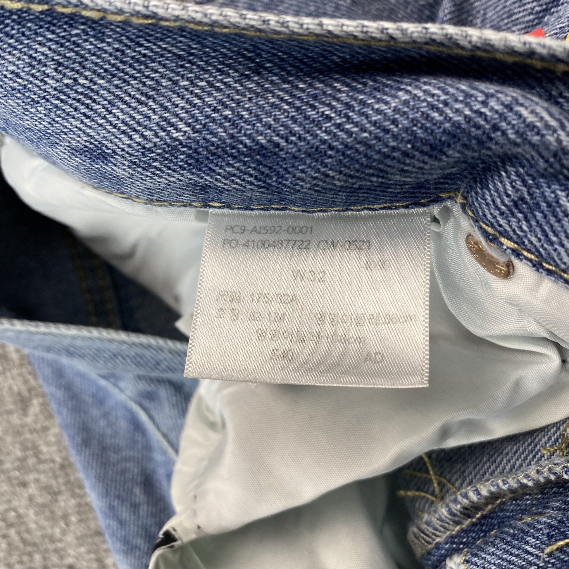 DENIM TEARS x OFFSET JEANS LIGHT WASH - Phantom Kicks