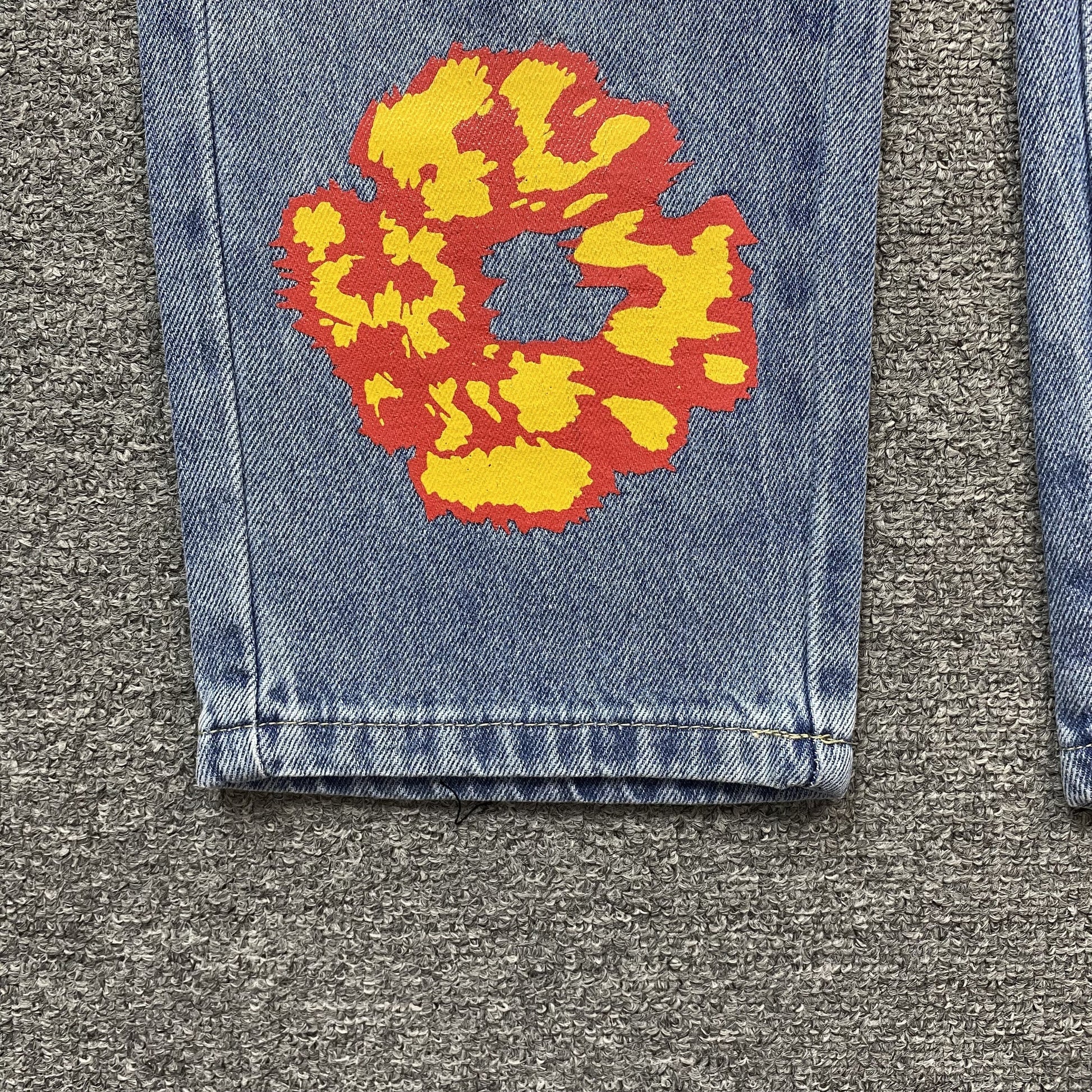 DENIM TEARS x OFFSET JEANS LIGHT WASH - Phantom Kicks