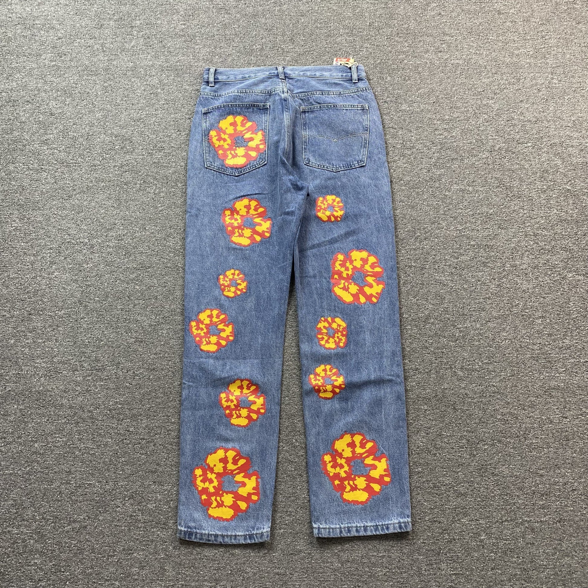 DENIM TEARS x OFFSET JEANS LIGHT WASH - Phantom Kicks