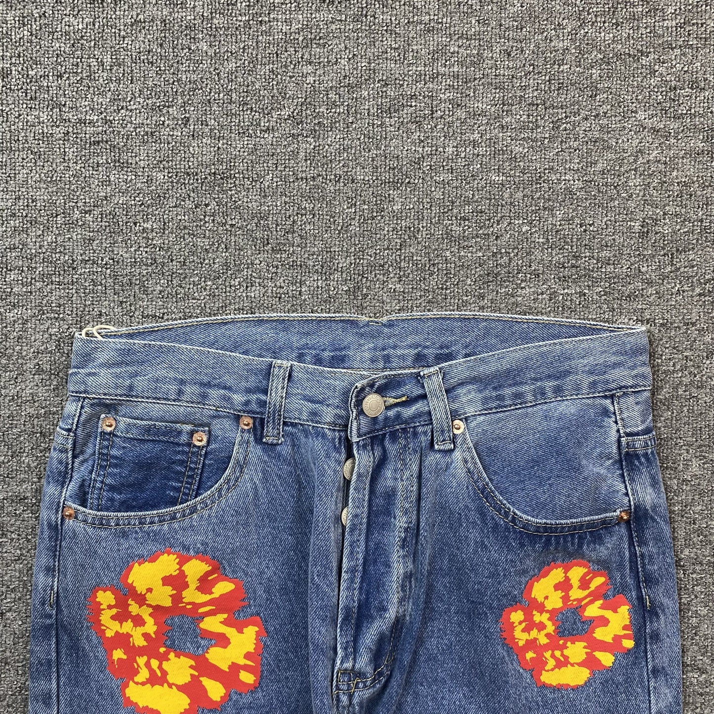 DENIM TEARS x OFFSET JEANS LIGHT WASH - Phantom Kicks