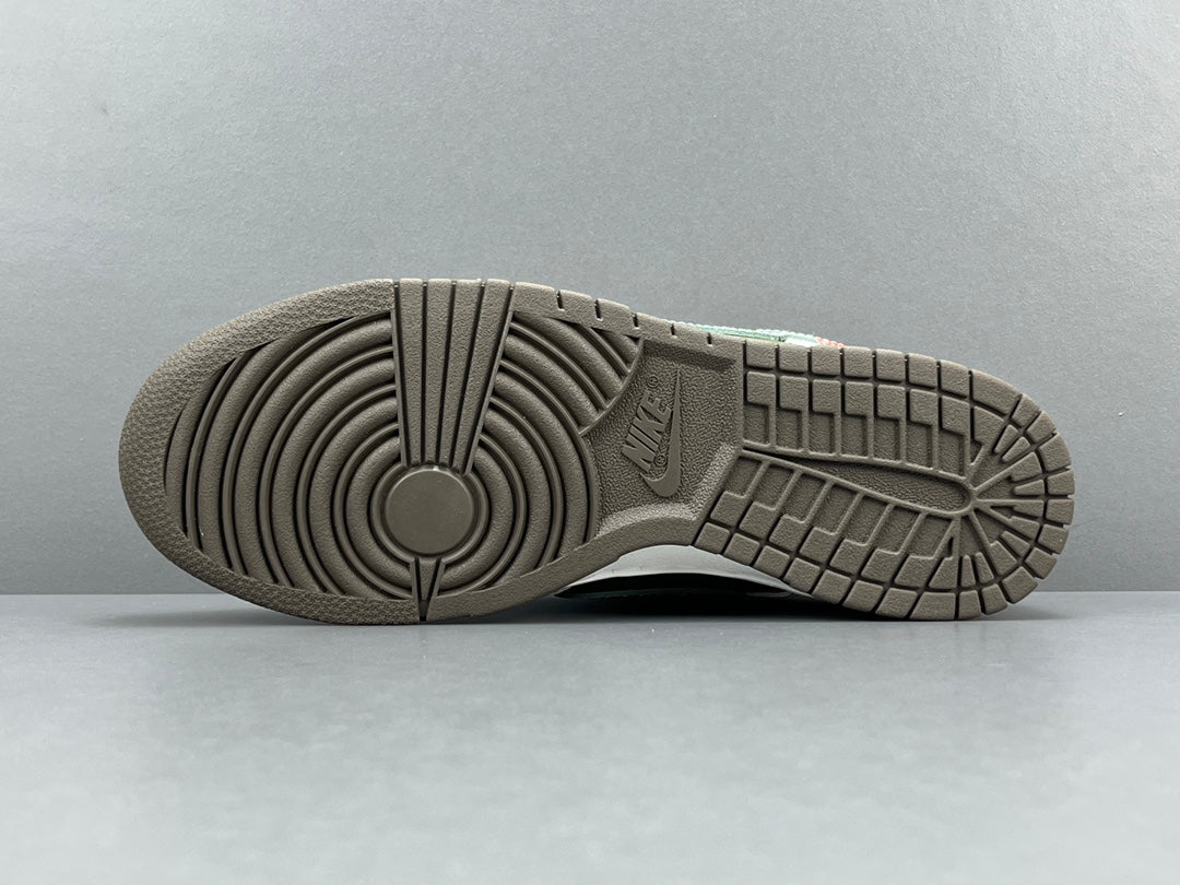 NIKE DUNK LOW x YEAR OF THE SNAKE - Phantom Kicks