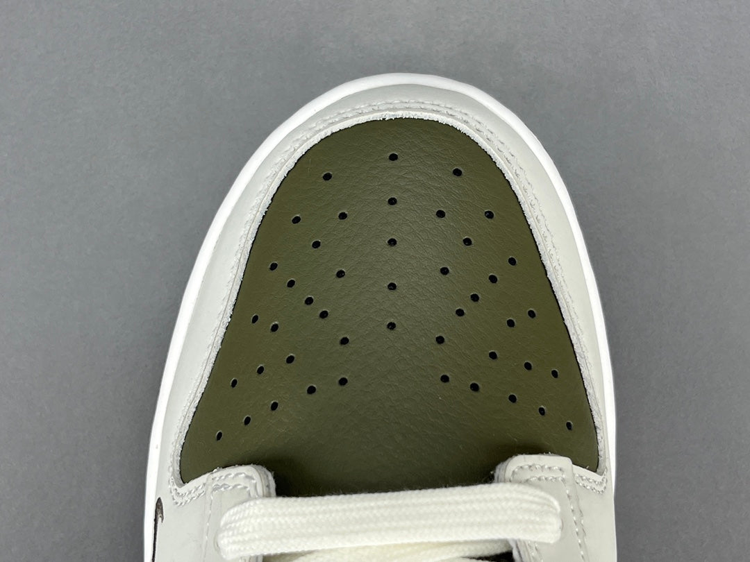 NIKE DUNK LOW x YEAR OF THE SNAKE - Phantom Kicks