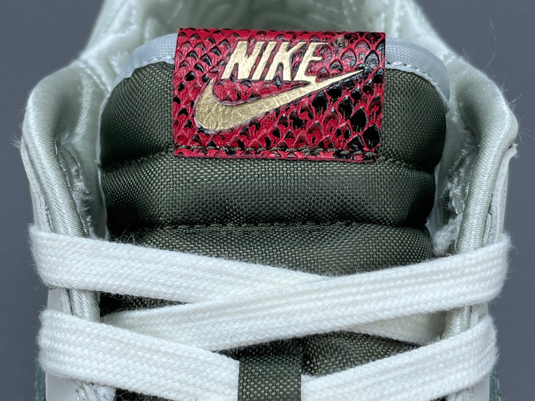 NIKE DUNK LOW x YEAR OF THE SNAKE - Phantom Kicks