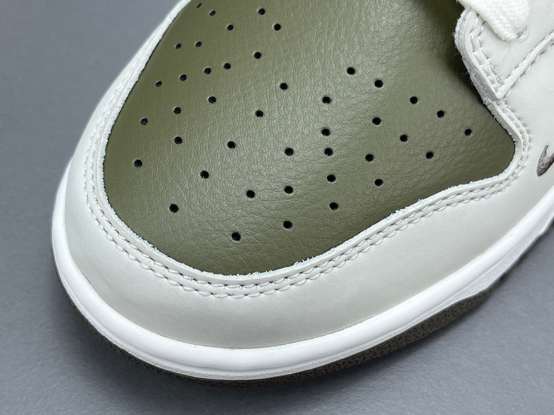 NIKE DUNK LOW x YEAR OF THE SNAKE - Phantom Kicks