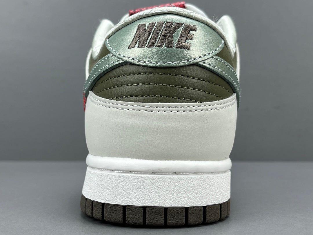 NIKE DUNK LOW x YEAR OF THE SNAKE - Phantom Kicks