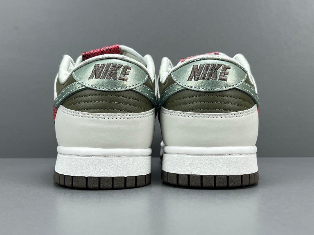 NIKE DUNK LOW x YEAR OF THE SNAKE - Phantom Kicks