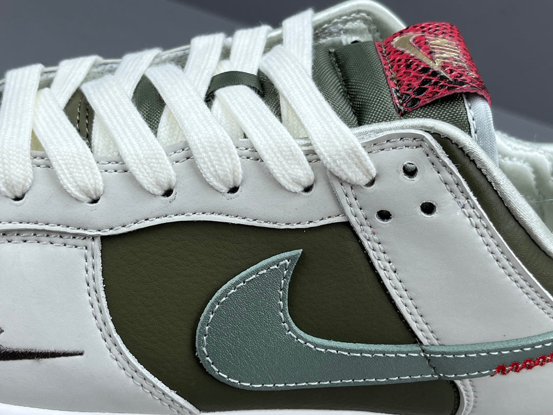 NIKE DUNK LOW x YEAR OF THE SNAKE - Phantom Kicks