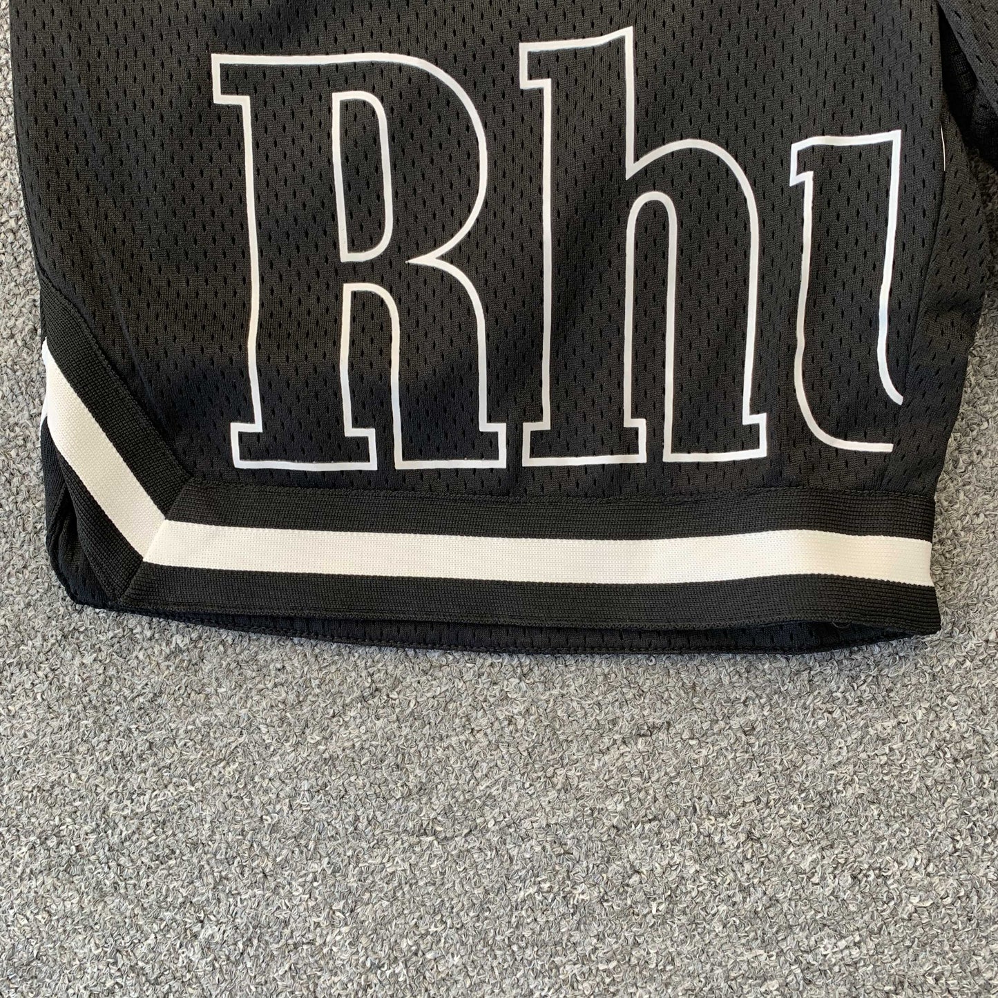 RHUDE COURT LOGO SHORTS BLACK/WHITE - Phantom Kicks