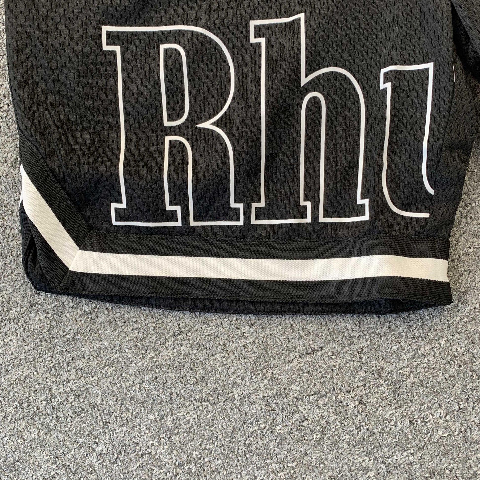RHUDE COURT LOGO SHORTS BLACK/WHITE - Phantom Kicks