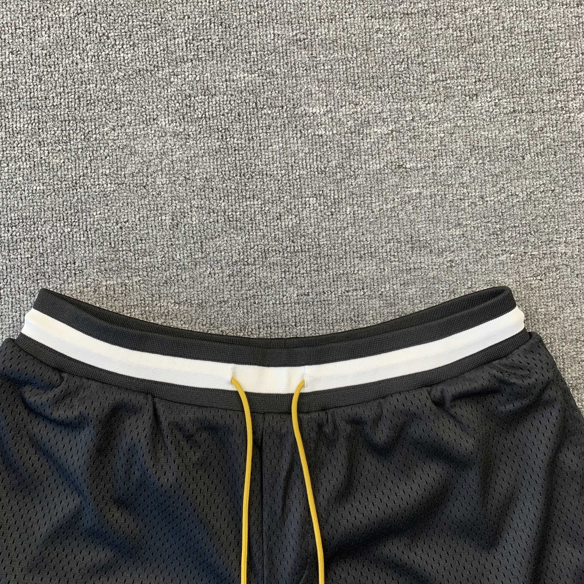 RHUDE COURT LOGO SHORTS BLACK/WHITE - Phantom Kicks