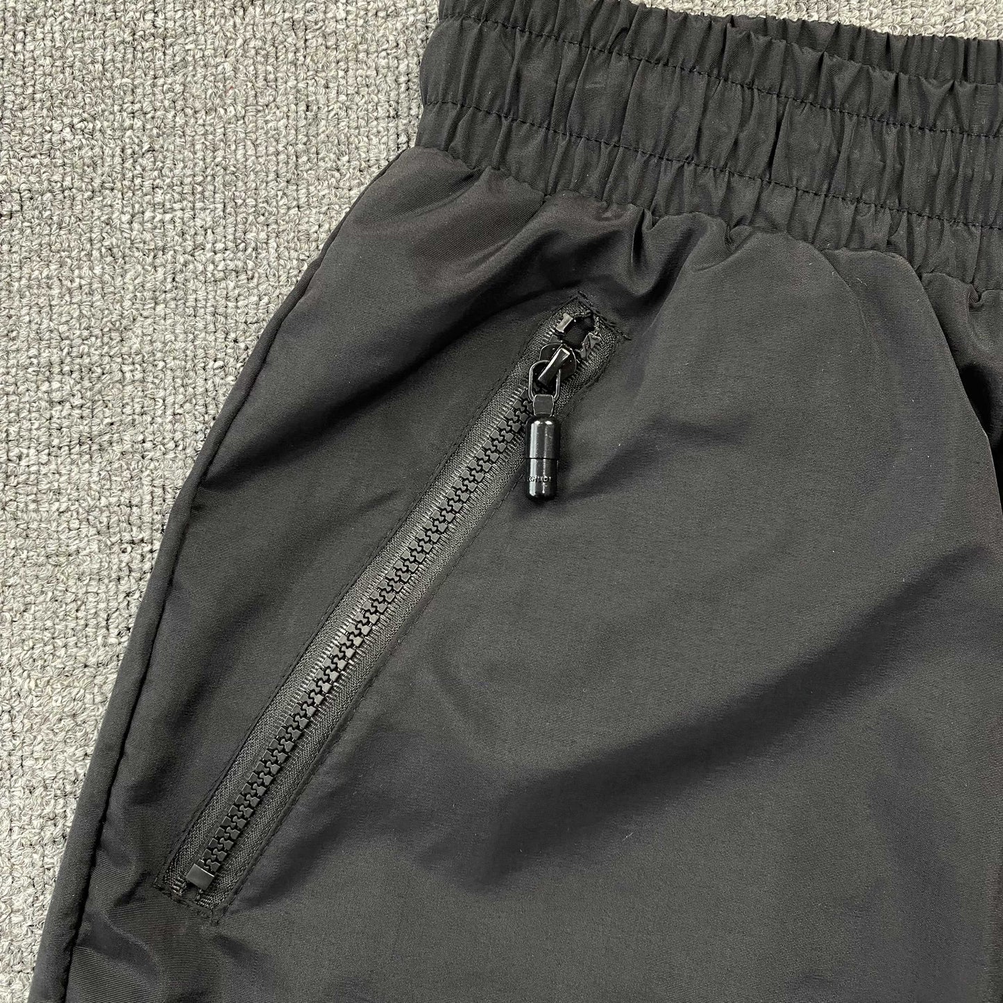 RHUDE RH LOGO SHORTS BLACK ON BLACK - Phantom Kicks