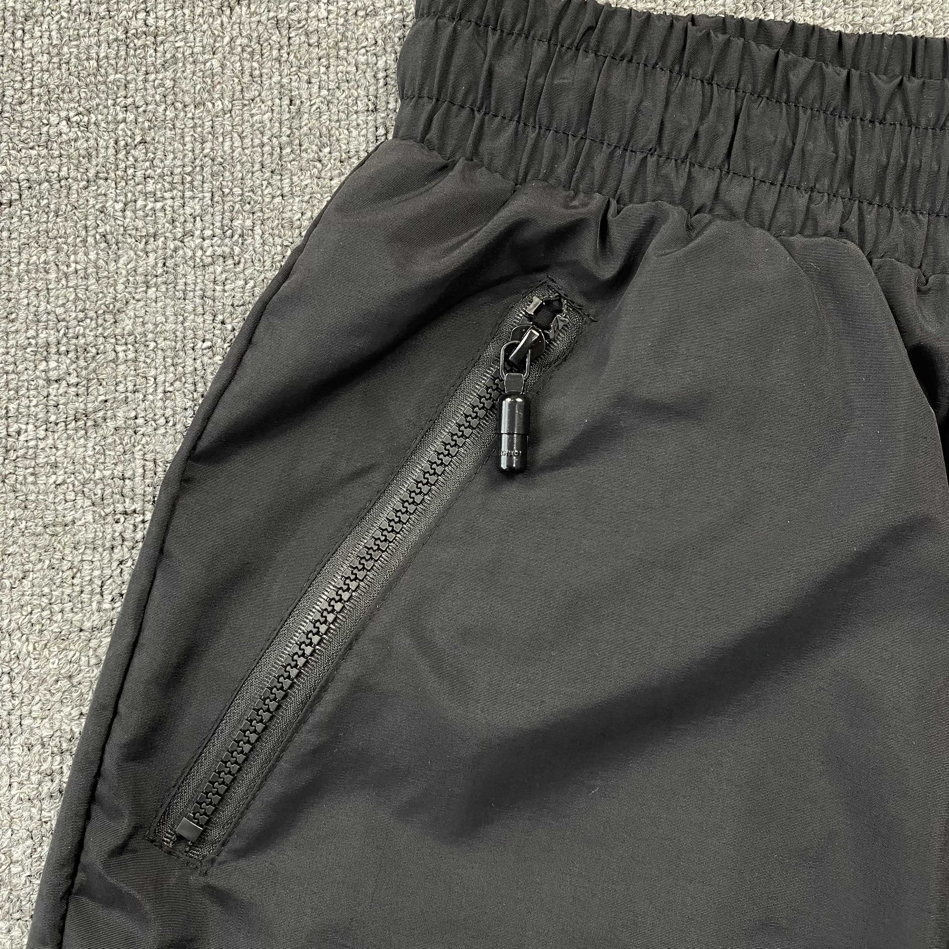 RHUDE RH LOGO SHORTS BLACK ON BLACK - Phantom Kicks