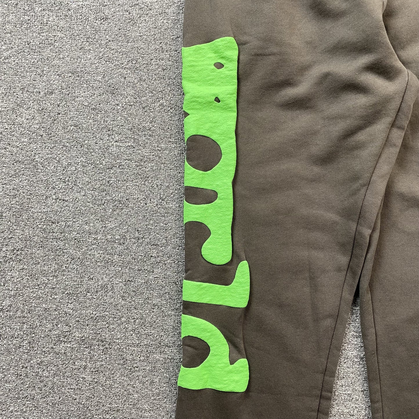 SP5DER BELUGA SWEATPANTS SLATE GREY/GREEN - Phantom Kicks