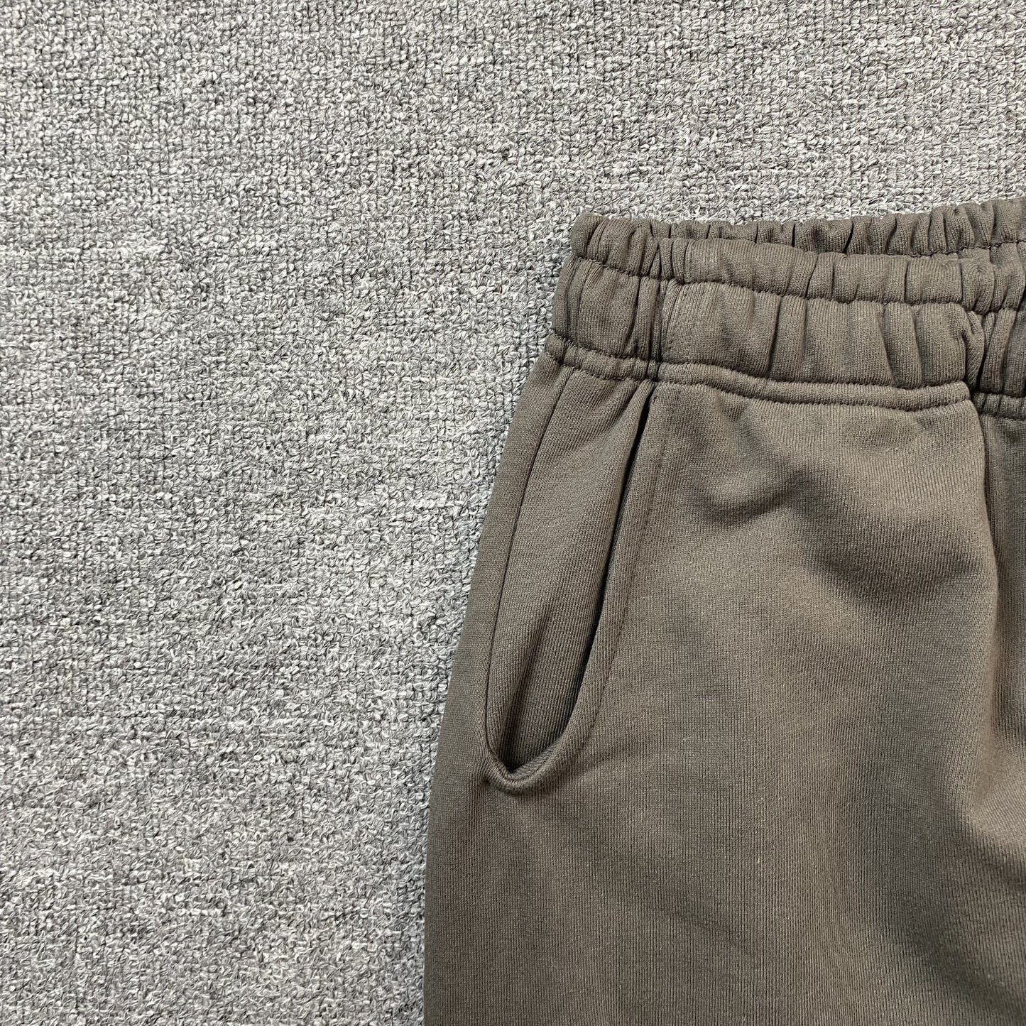 SP5DER BELUGA SWEATPANTS SLATE GREY/GREEN - Phantom Kicks