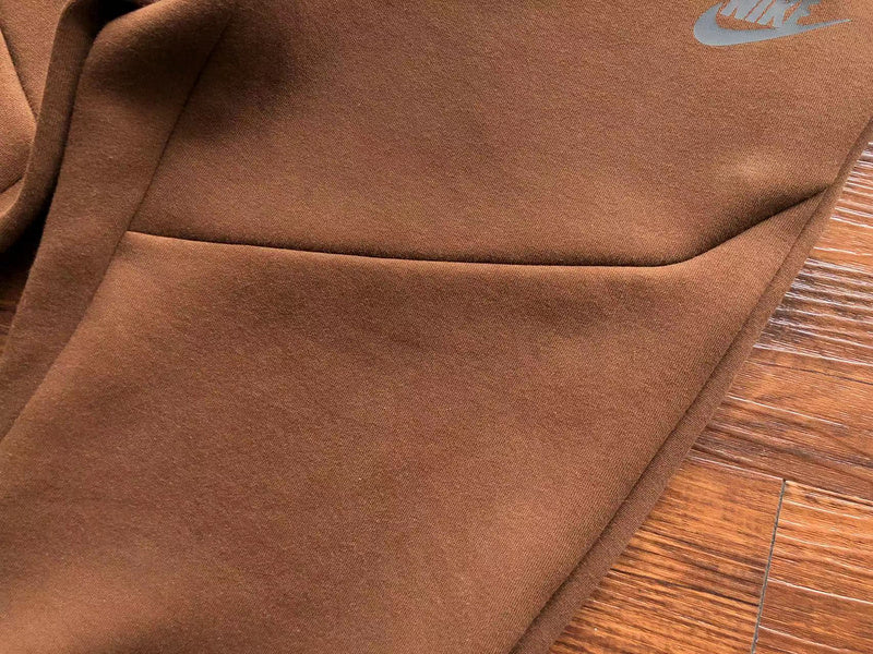 NIKE TECH FLEECE PANTS x BROWN - Phantom Kicks