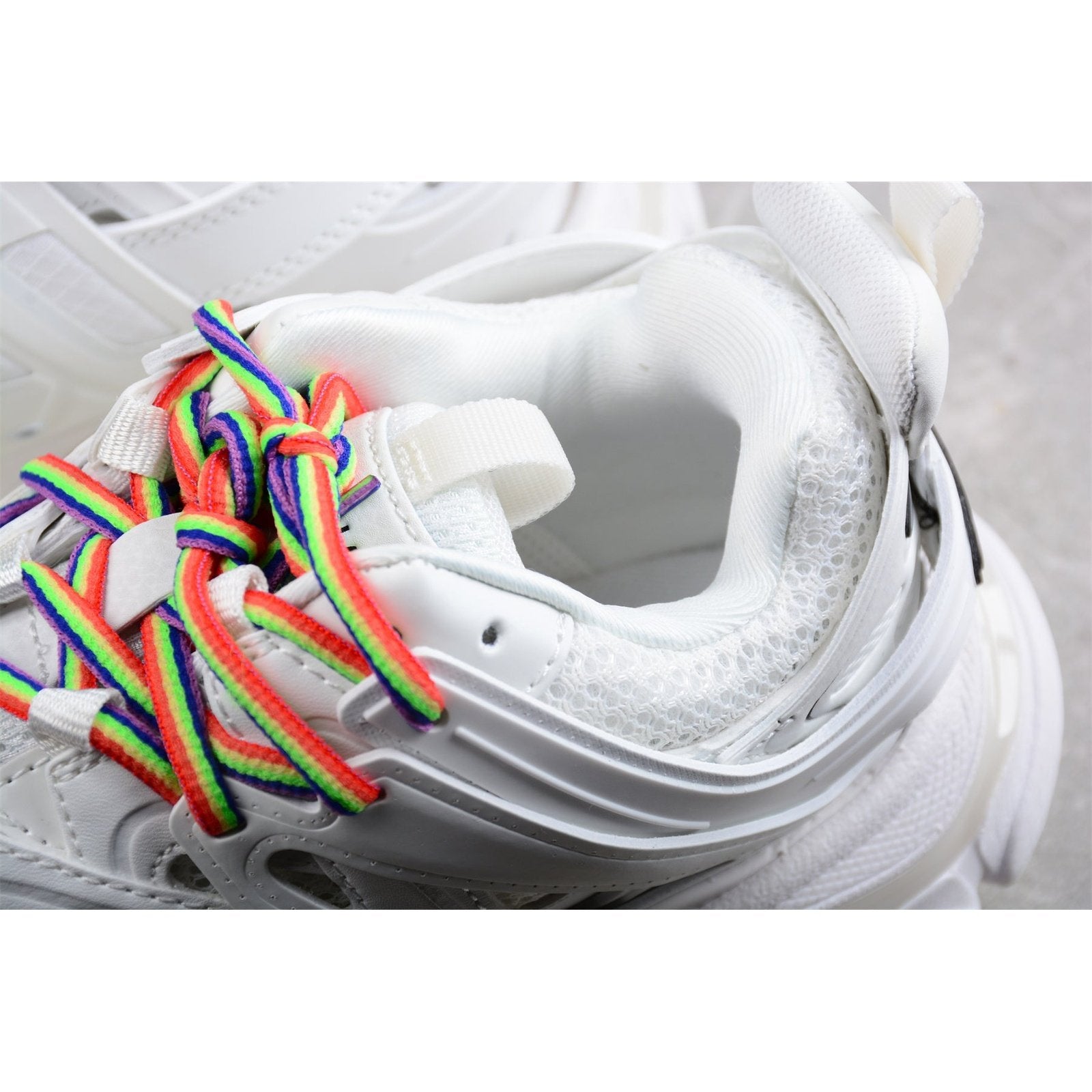 BALENCIAGA TRACK x WHITE WHITE - Phantom Kicks