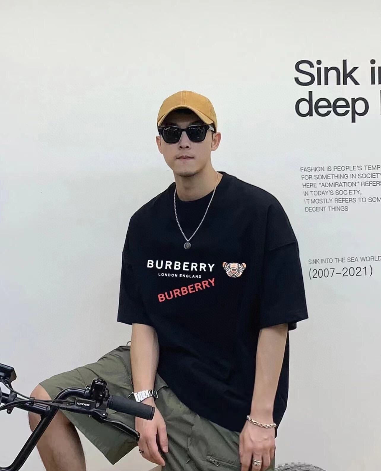 Burberry London England T-Shirt - Black - Phantom Kicks