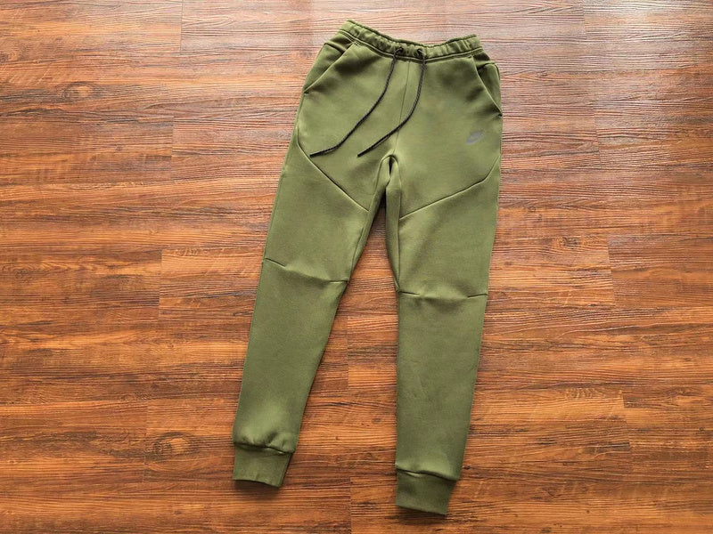 NIKE TECH FLEECE PANTS x OLIVE GREEN - Phantom Kicks