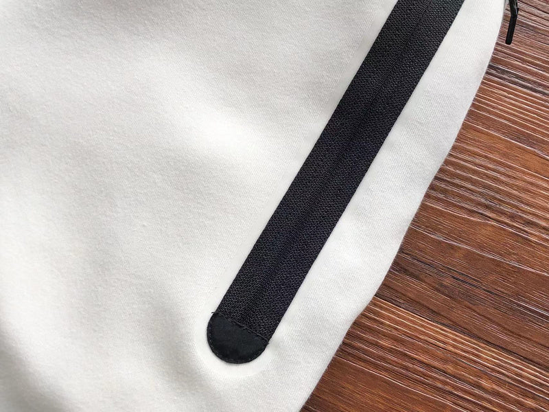 NIKE TECH FLEECE PANTS x WHITE - Phantom Kicks