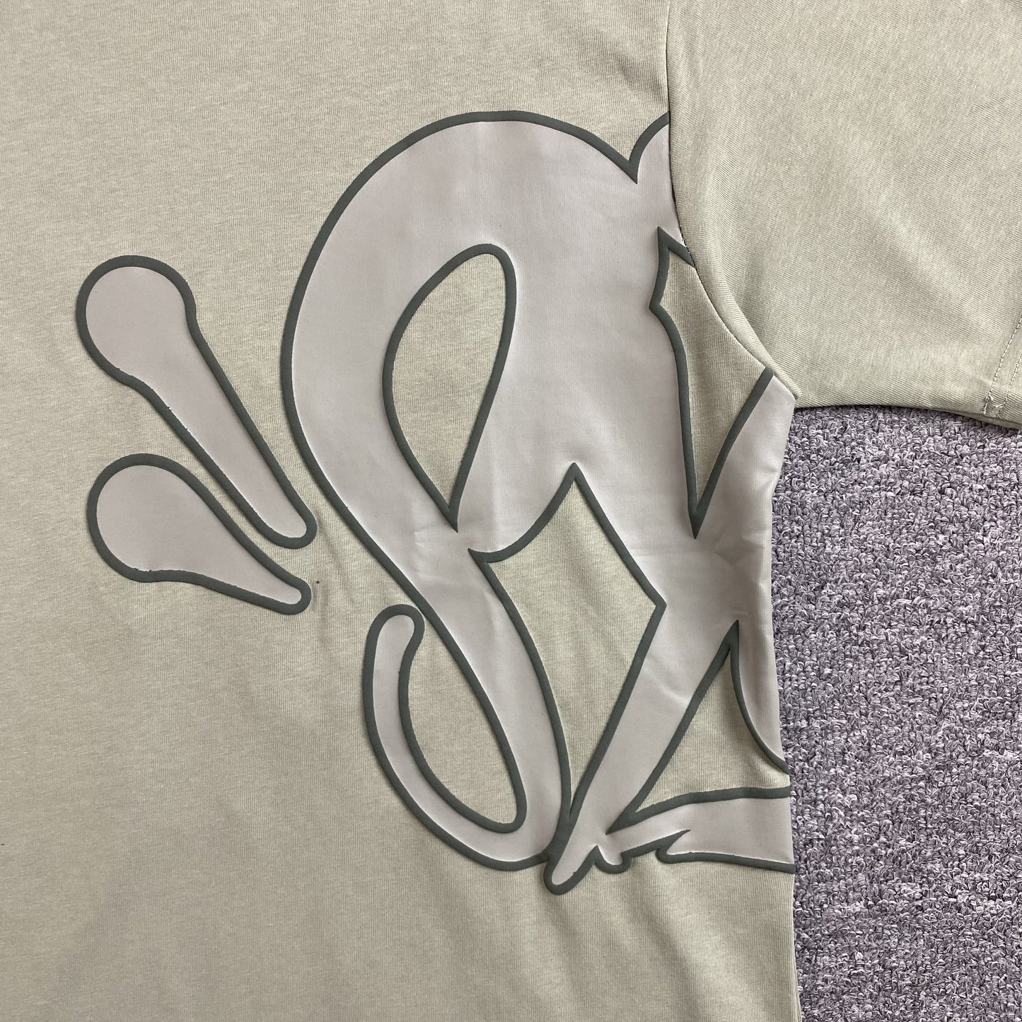 SYNA WORLD T-SHIRT SAGE - Phantom Kicks